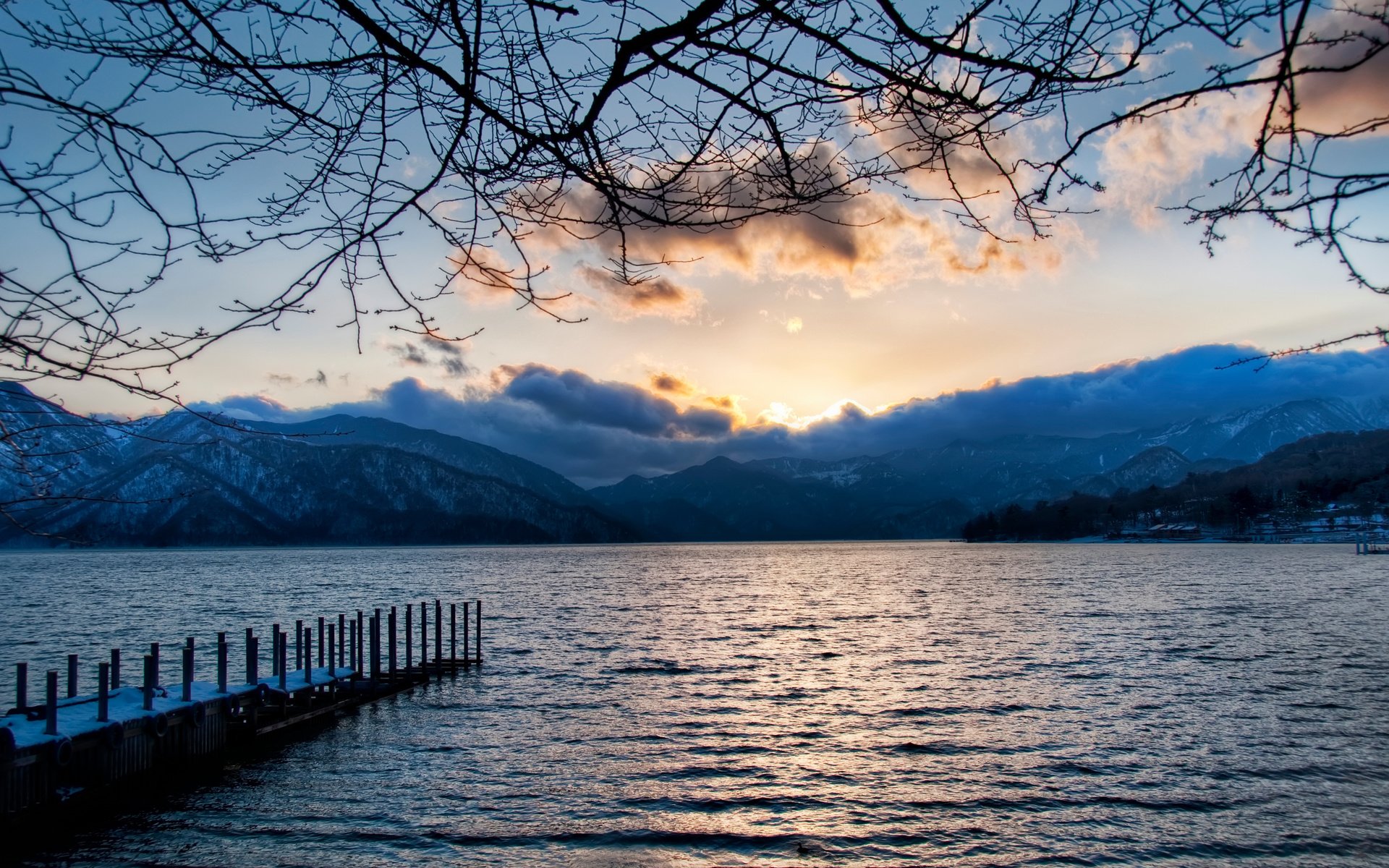 Обои облака, озеро, горы, the lake at nikko, clouds, lake, mountains разрешение 3834x2518 Загрузить