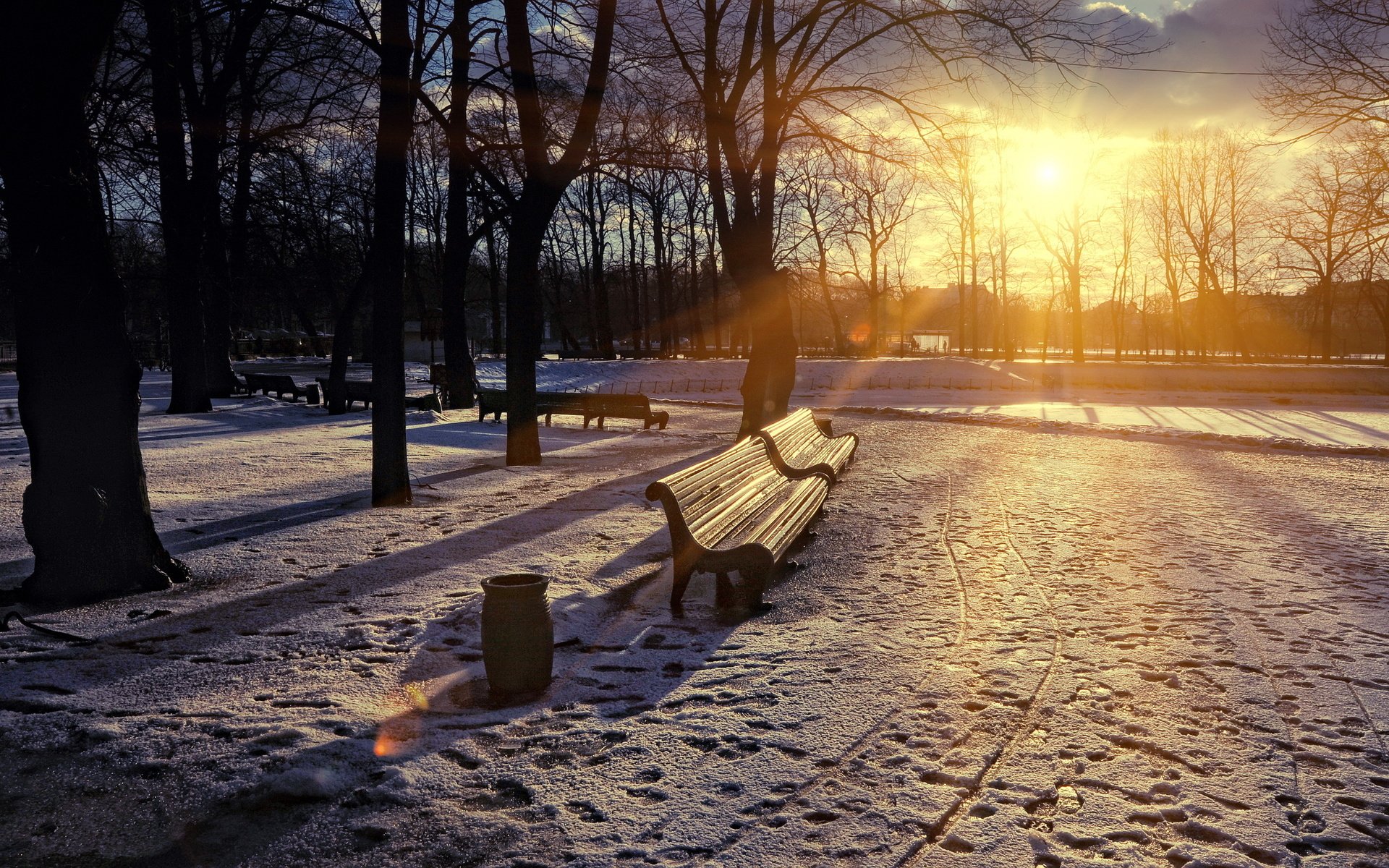 Обои gorod park vesna zakat skamya, park vesna gorod zakat skamya разрешение 2560x1600 Загрузить