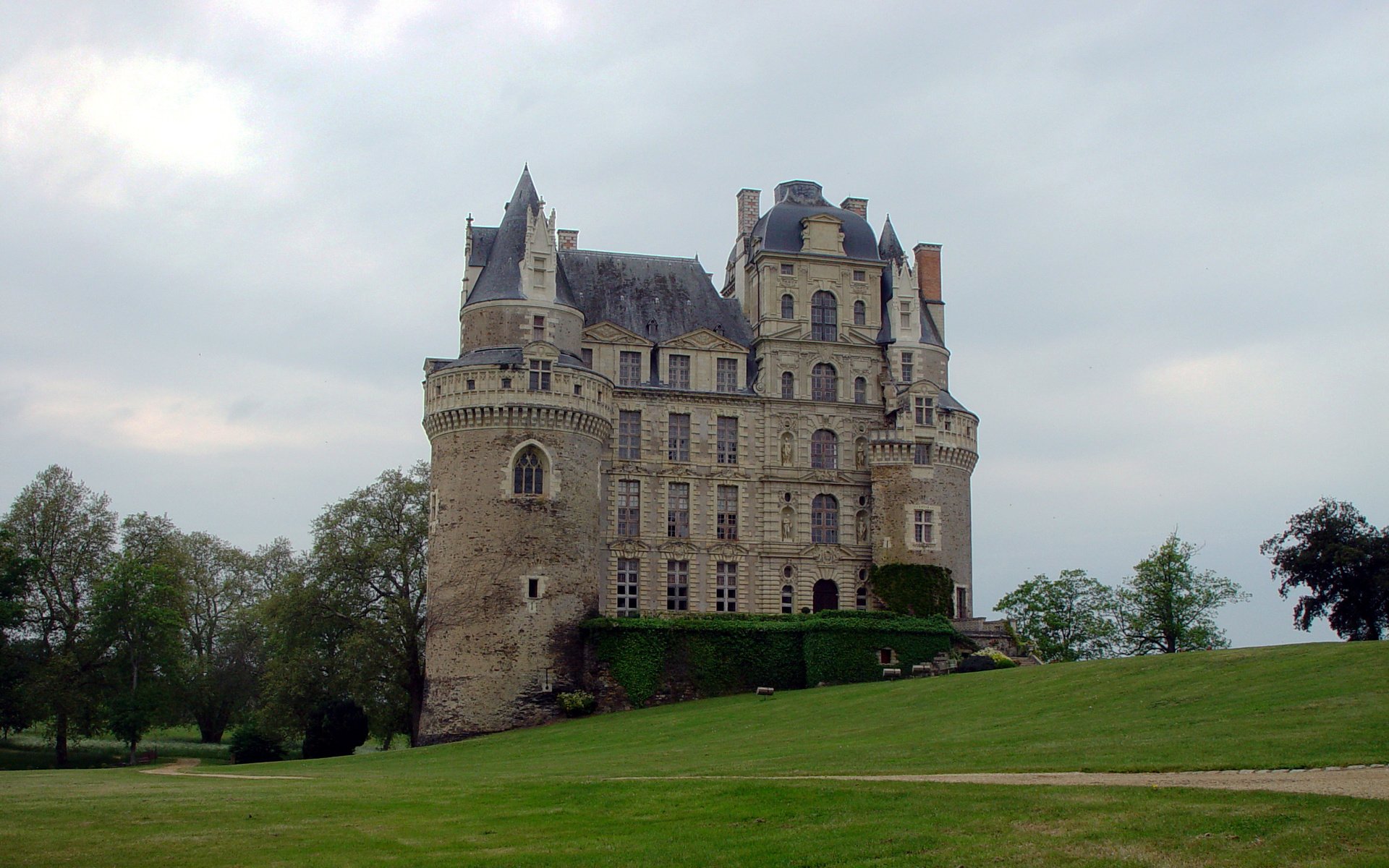 Обои замок, англия, замок бриссак, castle, england, brissac castle разрешение 2560x1584 Загрузить