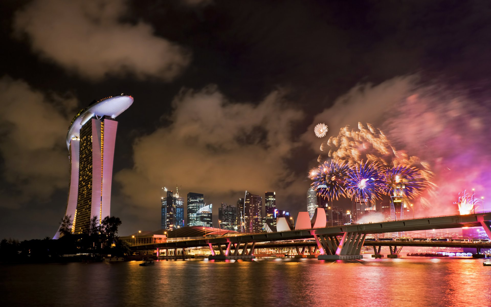 Обои праздник, фейерверк, сингапур, holiday, fireworks, singapore разрешение 3888x2592 Загрузить