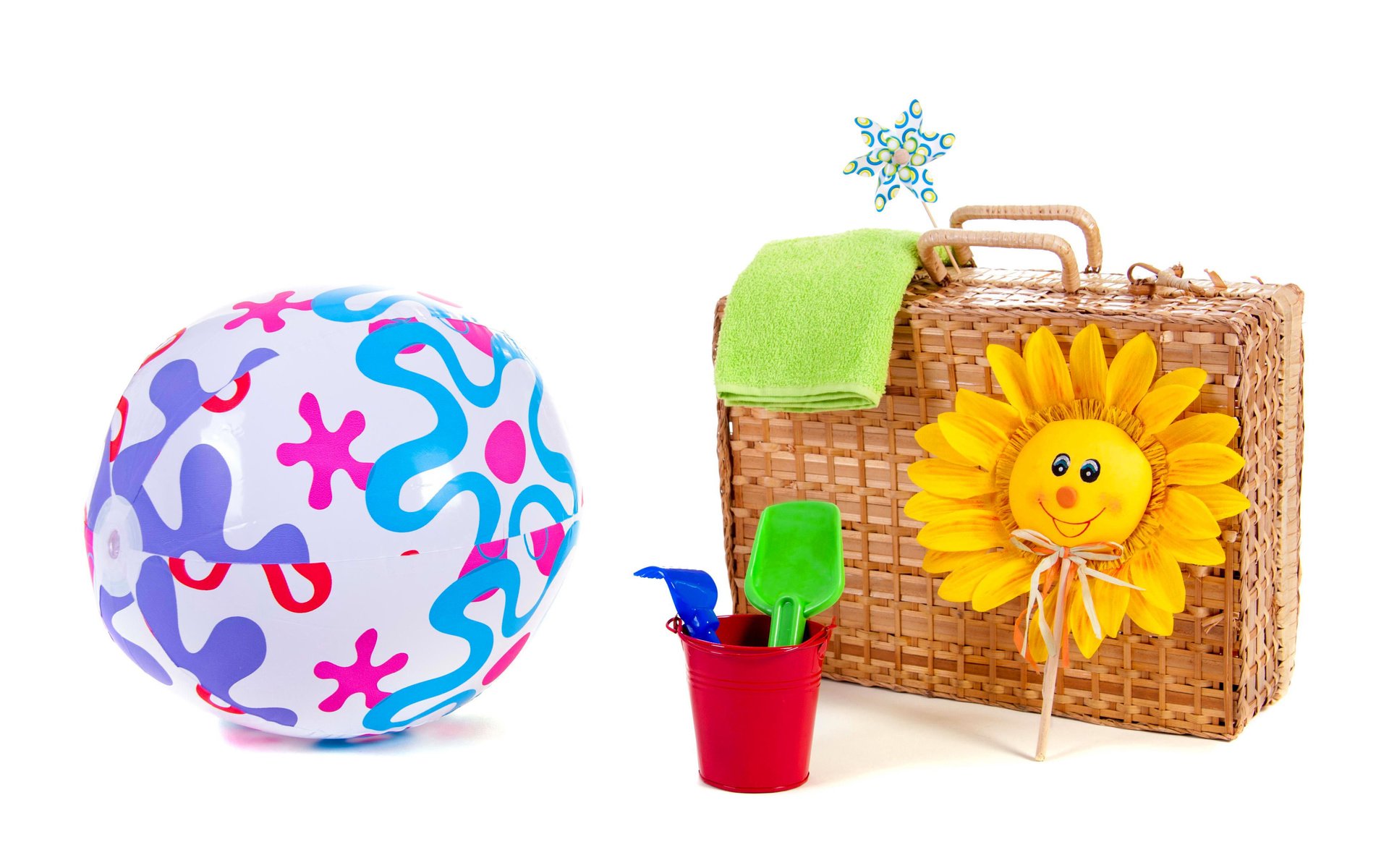 Обои солнце, игрушки, мяч, чемодан, the sun, toys, the ball, suitcase разрешение 3888x2592 Загрузить