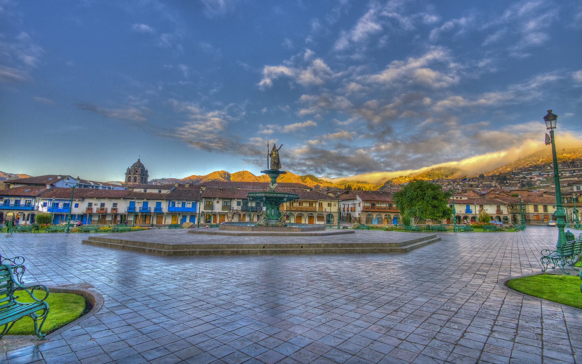 Обои небо, облака, горы, фонтан, площадь, перу, куско, the sky, clouds, mountains, fountain, area, peru, cusco разрешение 2048x1272 Загрузить