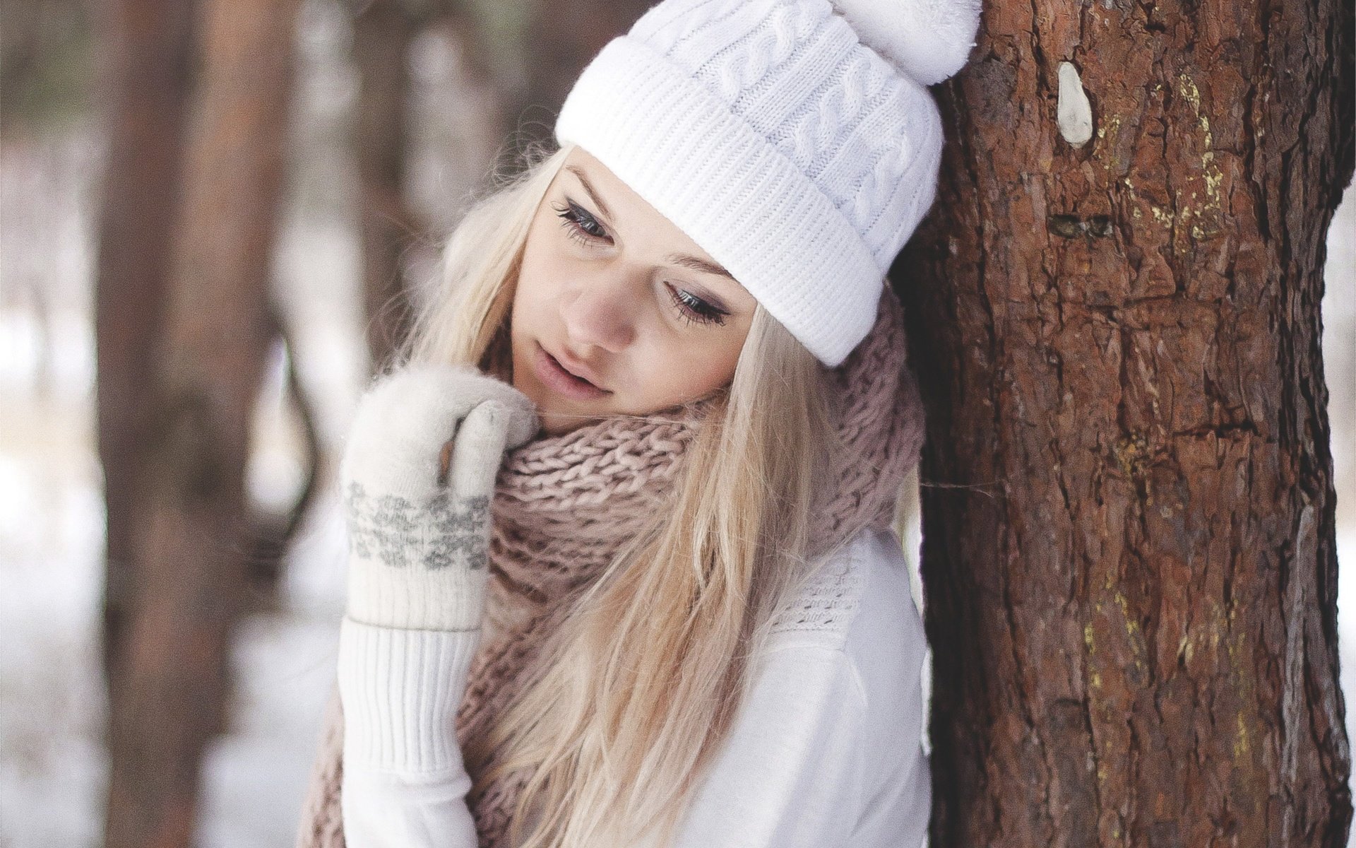 Обои зима, блондинка, шапка, шарф, winter, blonde, hat, scarf разрешение 2560x1600 Загрузить