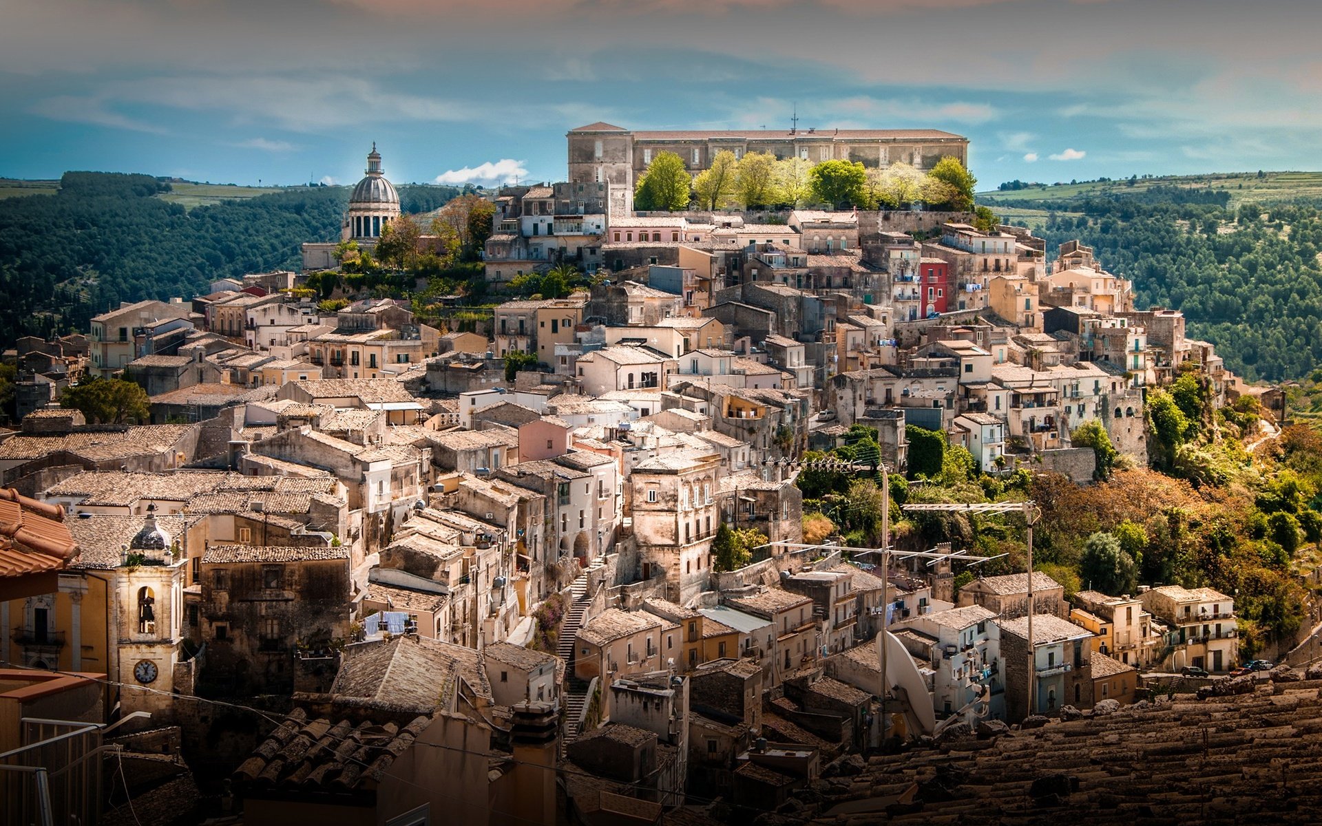 Обои город, италия, сицилия, рагуза, the city, italy, sicily, ragusa разрешение 2560x1440 Загрузить