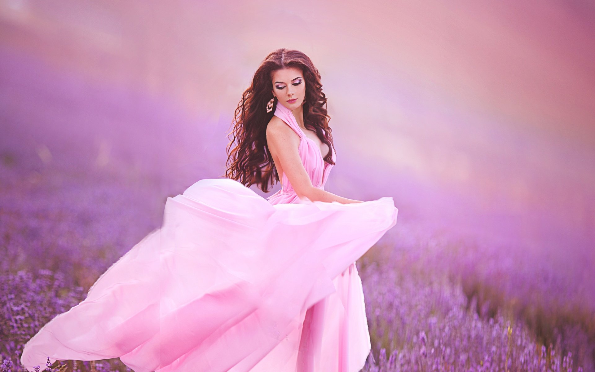 Обои цветы, девушка, поле, лаванда, волосы, лицо, макияж, розовое платье, flowers, girl, field, lavender, hair, face, makeup, pink dress разрешение 6400x5165 Загрузить