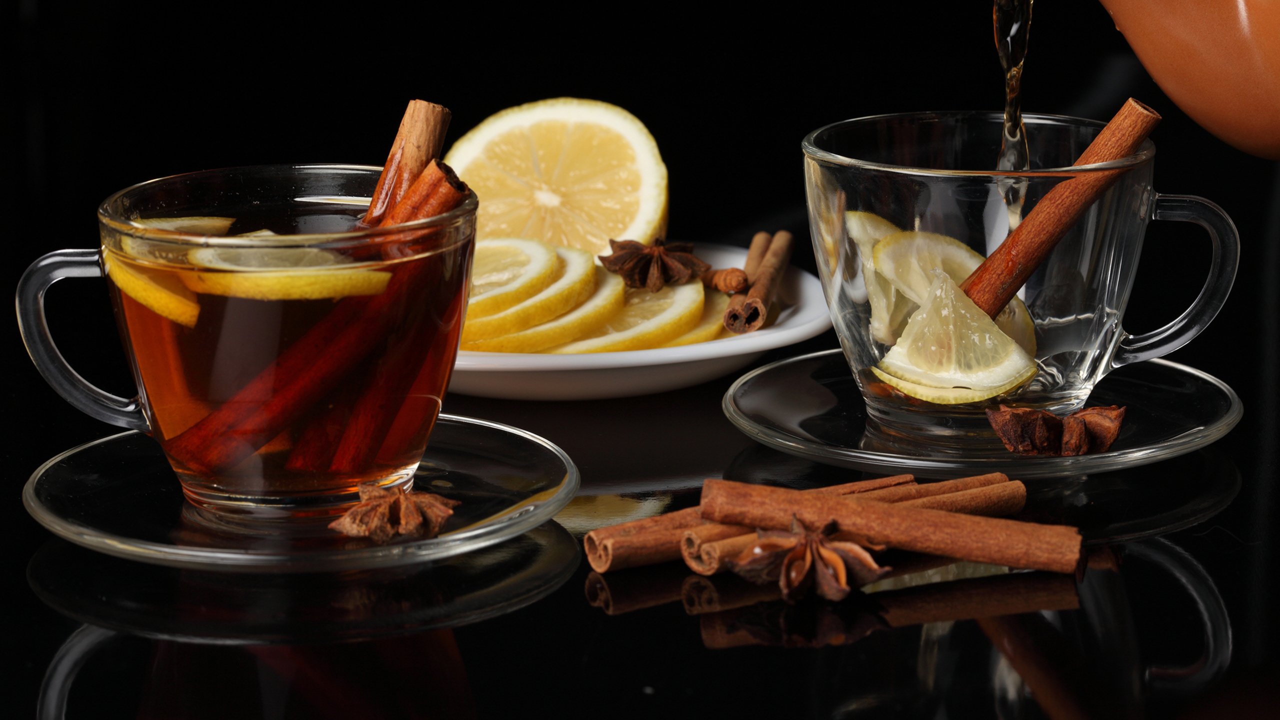 Обои корица, лимон, чай, чайник, чашки, бадьян, cinnamon, lemon, tea, kettle, cup, star anise разрешение 2560x1600 Загрузить