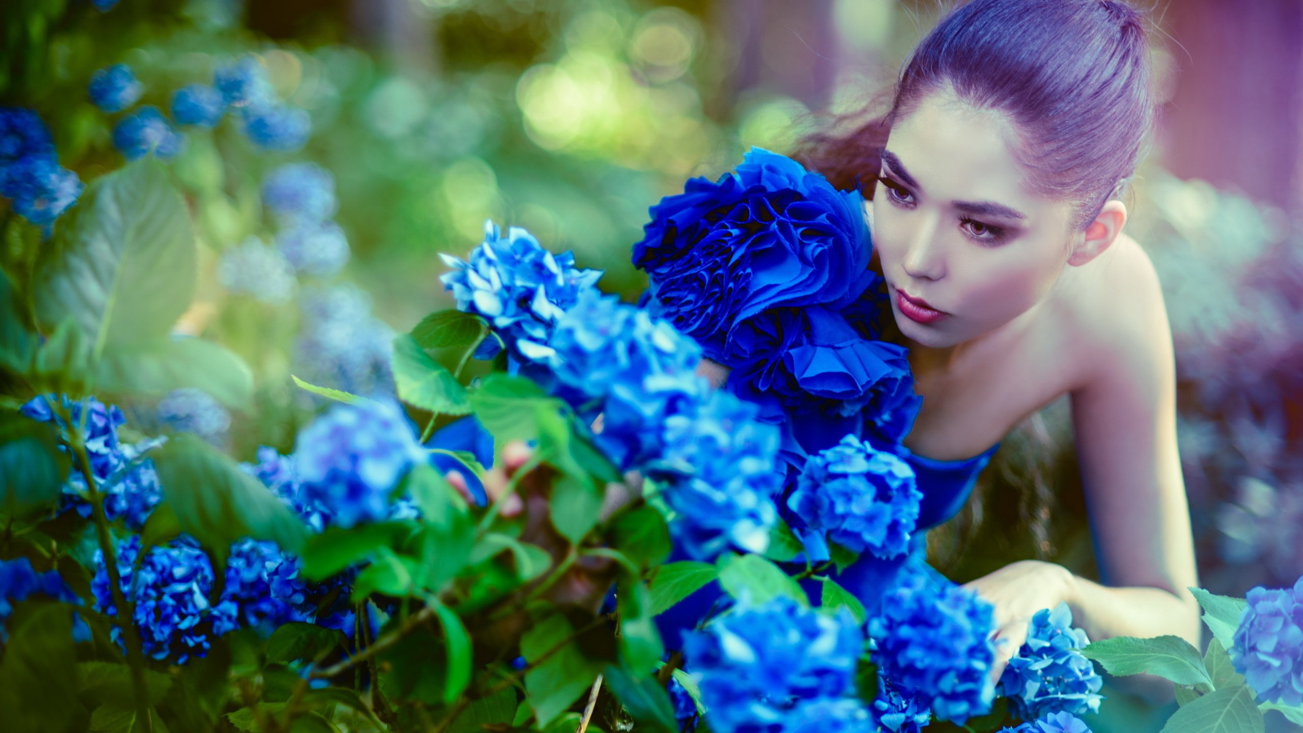 Обои цветы, девушка, настроение, flowers, girl, mood разрешение 2560x1709 Загрузить