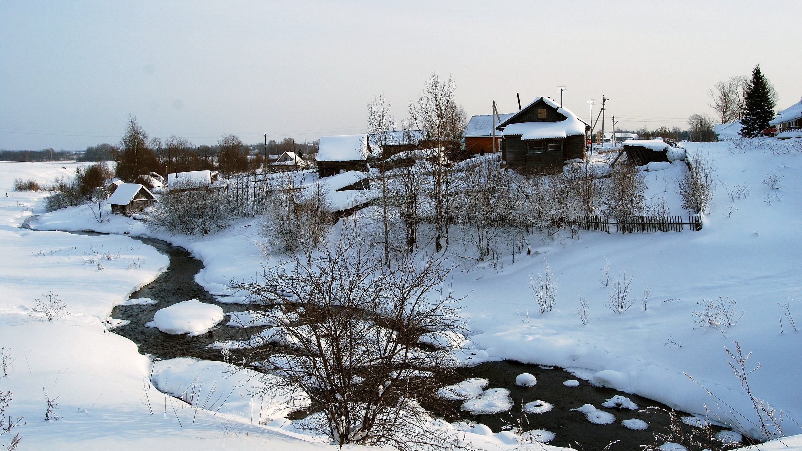 Обои река, снег, зима, кусты, деревня, дома, дом, river, snow, winter, the bushes, village, home, house разрешение 2560x1600 Загрузить