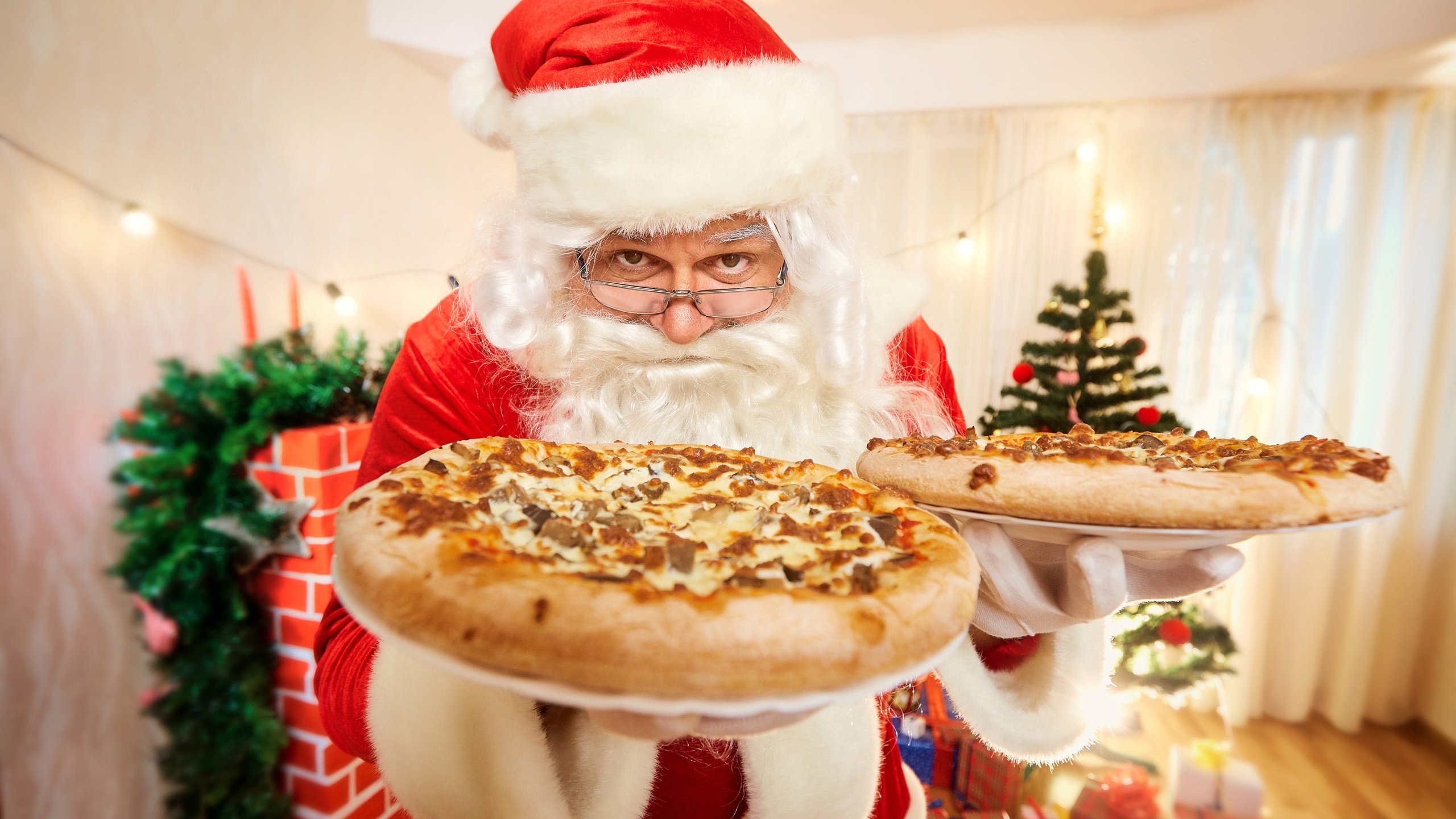 Обои новый год, дед мороз, праздник, рождество, выпечка, пицца, new year, santa claus, holiday, christmas, cakes, pizza разрешение 2880x1920 Загрузить