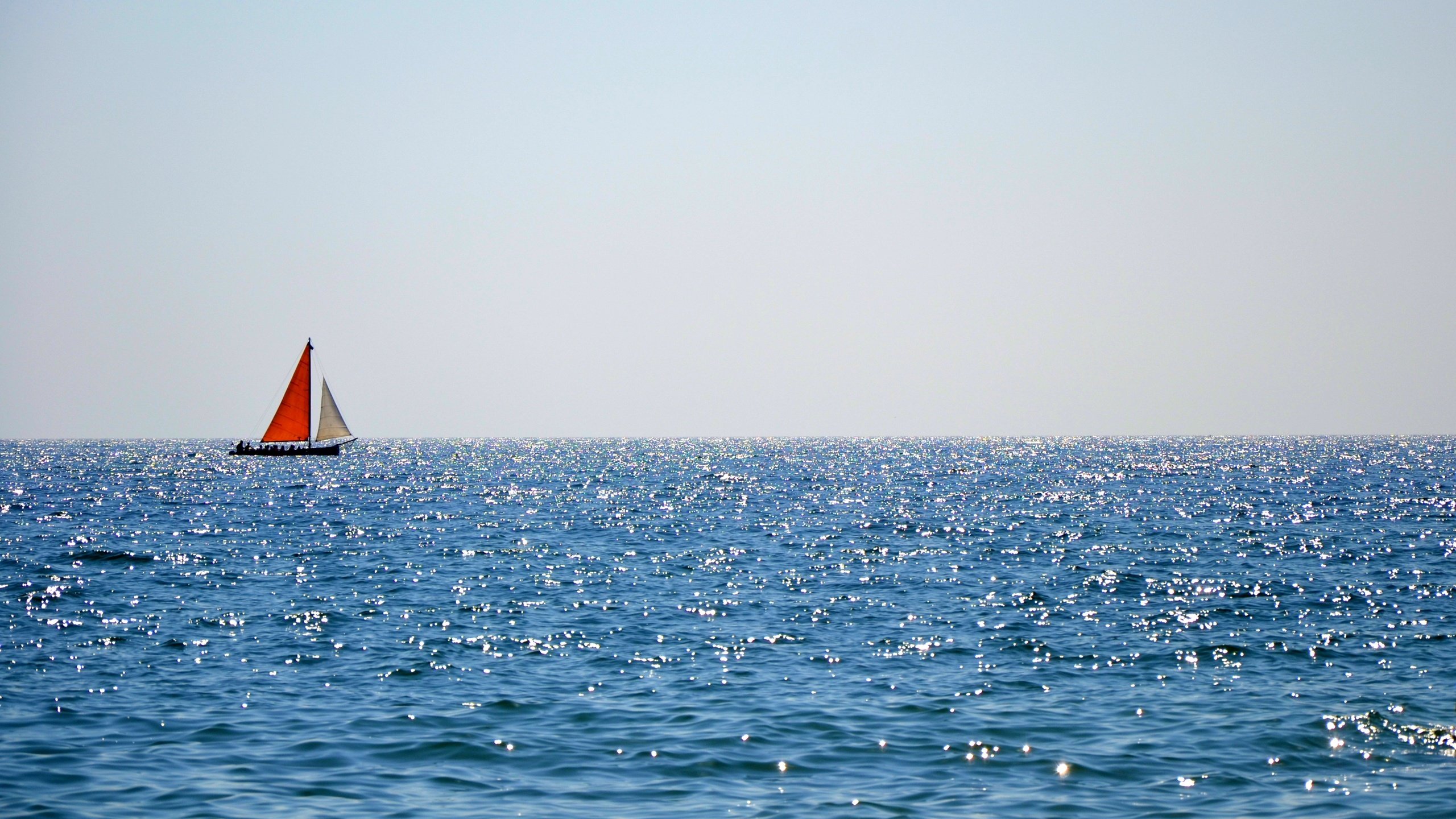 Обои море, лодка, отблески, паруса, sea, boat, reflections, sails разрешение 4099x2369 Загрузить