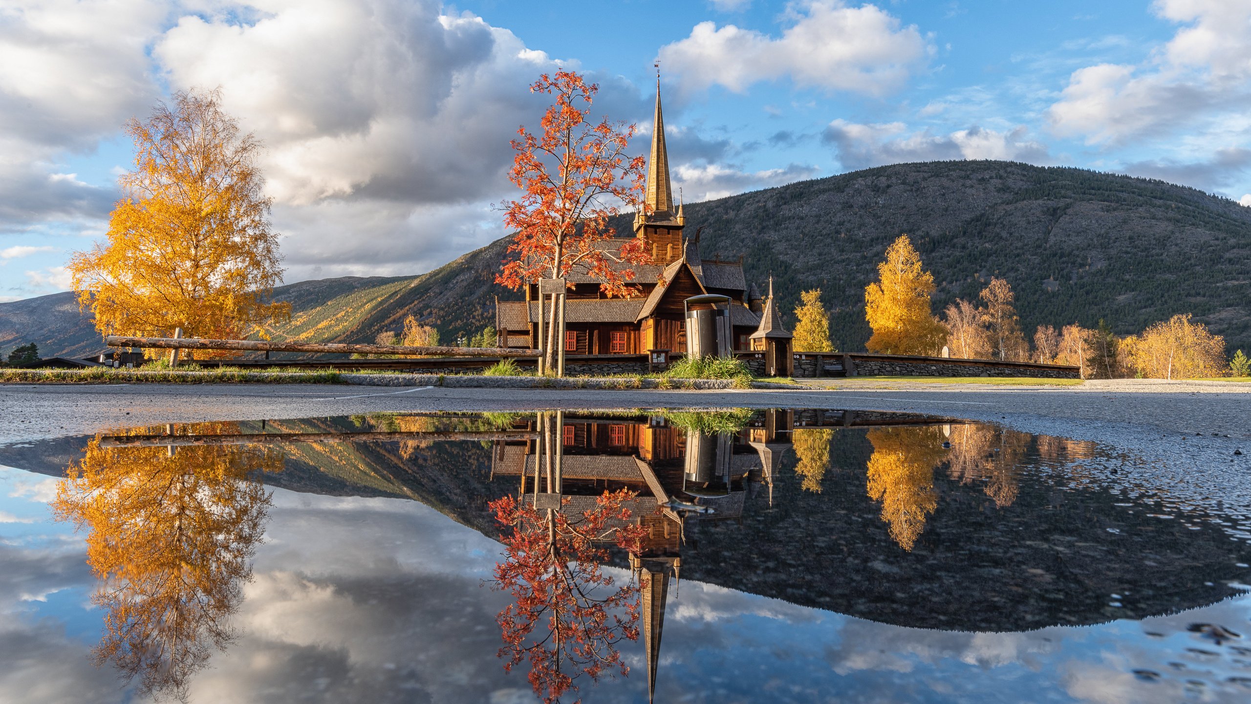 Обои облака, горы, природа, отражение, осень, церковь, норвегия, vestlandet, clouds, mountains, nature, reflection, autumn, church, norway разрешение 5120x3417 Загрузить