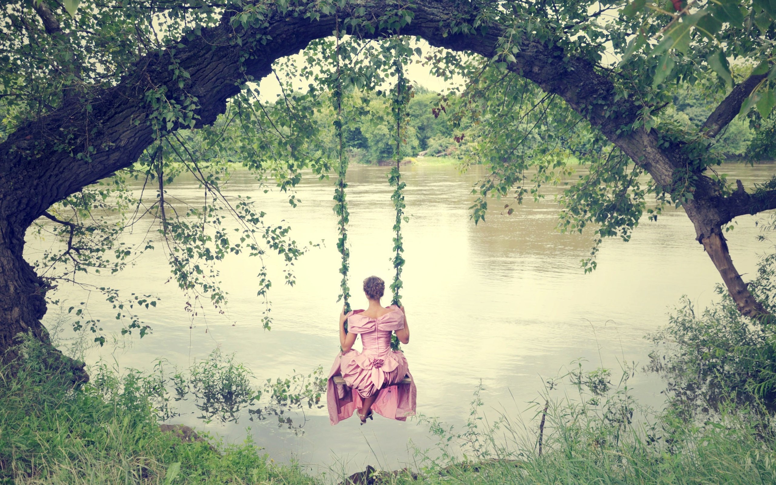 Обои река, природа, девушка, настроение, платье, качели, river, nature, girl, mood, dress, swing разрешение 2902x1928 Загрузить