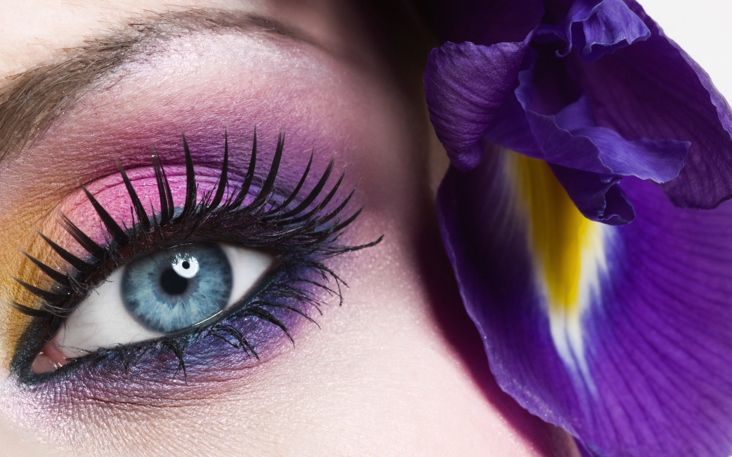 Обои глаза, синий, цветок, лицо, макияж, eyes, blue, flower, face, makeup разрешение 6104x3396 Загрузить