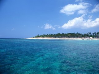 Обои облака, море, остров, хижины, clouds, sea, island, hut разрешение 1920x1440 Загрузить