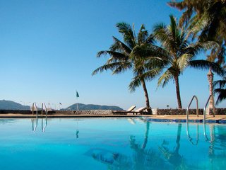 Обои пальмы, бассейн, отдых, отель, таворн бич, palm trees, pool, stay, the hotel, tavorn beach разрешение 2560x1600 Загрузить