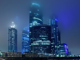 Обои ночь, огни, туман, москва, город, комплекс, night, lights, fog, moscow, the city, complex разрешение 2462x1600 Загрузить