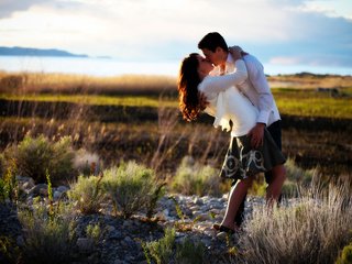 Обои девушка, любовь, романтика, парень.поцелуй, girl, love, romance, guy.kiss разрешение 2880x1800 Загрузить