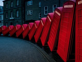 Обои город, дома, телефонные будки, the city, home, phone booth разрешение 2573x1620 Загрузить