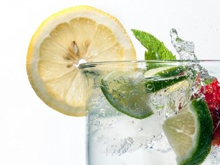 Обои вода, лёд, лимон, лайм, коктейль, water, ice, lemon, lime, cocktail разрешение 1920x1200 Загрузить