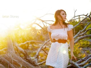 Обои солнце, девушка, ветки, фотограф, brian storey, gевочка, тейлор, фотосъемка, the sun, girl, branches, photographer, taylor, photography разрешение 2880x1920 Загрузить