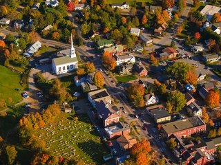 Обои вид сверху, город, осень, дома, сша, вермонт, the view from the top, the city, autumn, home, usa, vermont разрешение 2880x1916 Загрузить