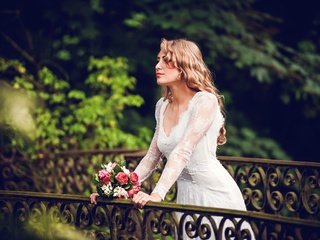 Обои девушка, платье, лето, мост, букет, свадьба, невеста, girl, dress, summer, bridge, bouquet, wedding, the bride разрешение 4256x2832 Загрузить