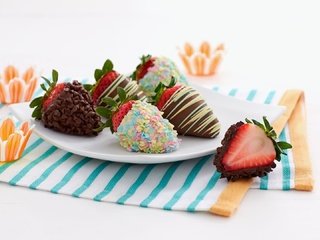 Обои клубника, ягоды, шоколад, сладкое, тарелка, десерт, strawberry, berries, chocolate, sweet, plate, dessert разрешение 1920x1080 Загрузить