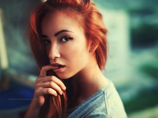 Обои девушка, morphine photography, портрет, взгляд, рыжая, губы, лицо, секси, пальчик, girl, portrait, look, red, lips, face, sexy, finger разрешение 2000x1331 Загрузить