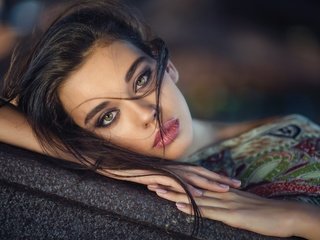 Обои девушка, портрет, брюнетка, взгляд, макияж, girl, portrait, brunette, look, makeup разрешение 2400x1600 Загрузить