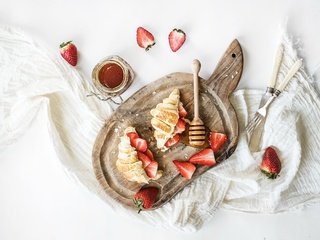 Обои клубника, джем, ягоды, завтрак, выпечка, круассан, круассаны, strawberry, jam, berries, breakfast, cakes, croissant, croissants разрешение 3400x2710 Загрузить