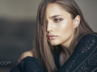 Обои девушка, портрет, взгляд, модель, волосы, губы, лицо, girl, portrait, look, model, hair, lips, face разрешение 2048x1365 Загрузить