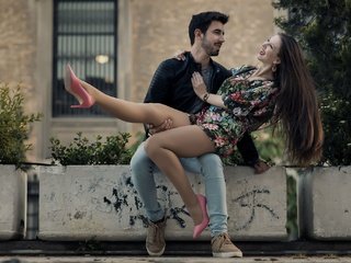 Обои девушка, поза, улыбка, парень, чувства, martin, girl, pose, smile, guy, feelings разрешение 2048x1367 Загрузить