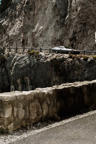 Обои дорога, скалы, модель, плащ, тренчкот, road, rocks, model, cloak, trench coat разрешение 1920x1200 Загрузить