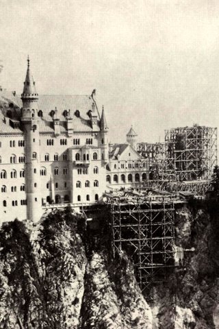 Обои замок, чёрно-белое, германия, нойшванштайн, стройка, castle, black and white, germany, neuschwanstein, construction разрешение 2024x1443 Загрузить