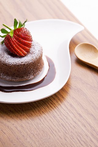 Обои клубника, сладкое, десерт, пирожное, кекс, strawberry, sweet, dessert, cake, cupcake разрешение 2048x1365 Загрузить