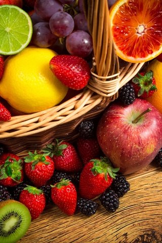 Обои виноград, киви, фрукты, корзинка, яблоки, ежевика, апельсины, клубника, лимон, ягоды, лайм, grapes, kiwi, fruit, basket, apples, blackberry, oranges, strawberry, lemon, berries, lime разрешение 2880x1920 Загрузить