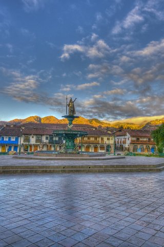 Обои небо, облака, горы, фонтан, площадь, перу, куско, the sky, clouds, mountains, fountain, area, peru, cusco разрешение 2048x1272 Загрузить