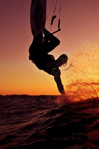 Обои закат, доска, человек, брызги, океан, сёрфер, sunset, board, people, squirt, the ocean, surfer разрешение 2560x1440 Загрузить