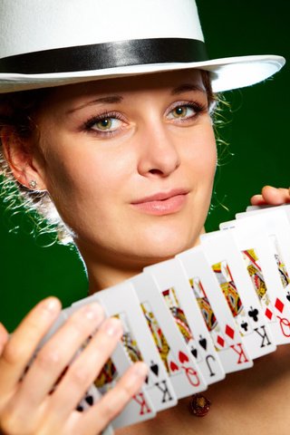 Обои девушка, карты, взгляд, шляпа, shuffling cards, girl, card, look, hat разрешение 2560x1600 Загрузить