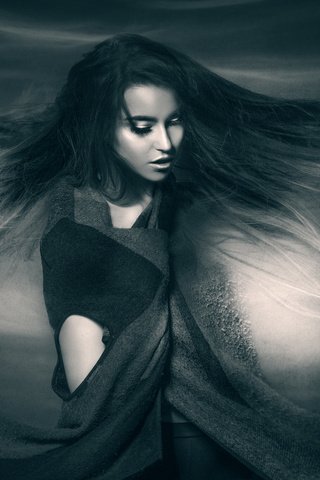 Обои девушка, портрет, чёрно-белое, волосы, в воздухе, joachim bergauer, girl, portrait, black and white, hair, in the air разрешение 2000x1201 Загрузить