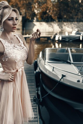 Обои стиль, девушка, платье, модель, катер, style, girl, dress, model, boat разрешение 2048x1152 Загрузить