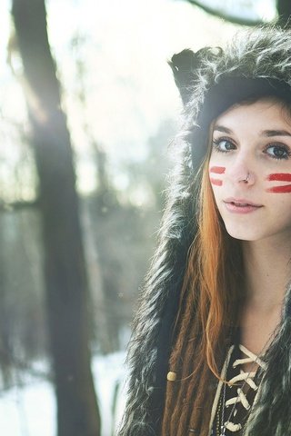 Обои природа, девушка, портрет, взгляд, лицо, шапка, макияж, nature, girl, portrait, look, face, hat, makeup разрешение 2048x1360 Загрузить