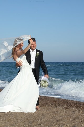 Обои волны, свадьба, море, невеста, платье, фата, лето, венчание, в платье, радость, groom, букет, жених, невесты, wave, wedding, sea, the bride, dress, veil, summer, joy, bouquet, the groom, bride разрешение 5616x3744 Загрузить