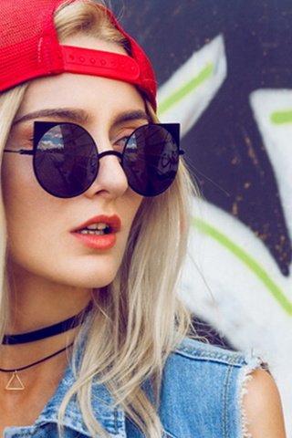 Обои девушка, фон, блондинка, очки, волосы, лицо, бейсболка, girl, background, blonde, glasses, hair, face, baseball cap разрешение 1920x1080 Загрузить