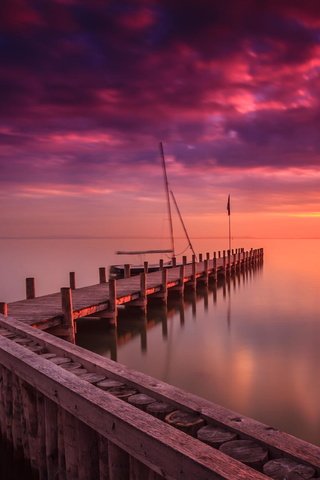 Обои небо, пристань, облака, озеро, солнце, рассвет, причал, лодка, тишина, the sky, marina, clouds, lake, the sun, dawn, pier, boat, silence разрешение 2048x1152 Загрузить