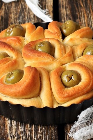 Обои цветы, выпечка, пирог, оливки, flowers, cakes, pie, olives разрешение 2000x1212 Загрузить