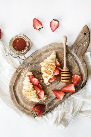 Обои клубника, джем, ягоды, завтрак, выпечка, круассан, круассаны, strawberry, jam, berries, breakfast, cakes, croissant, croissants разрешение 3400x2710 Загрузить