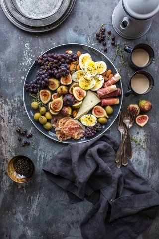 Обои виноград, фрукты, сыр, яйца, инжир, бекон, grapes, fruit, cheese, eggs, figs, bacon разрешение 3840x5760 Загрузить