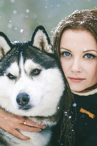 Обои снег, сибирский хаски, девушка, портрет, взгляд, собака, волосы, лицо, хаски, snow, siberian husky, girl, portrait, look, dog, hair, face, husky разрешение 1920x1200 Загрузить