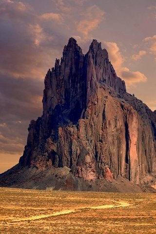Обои скала, пустыня, нью-мексико, десерд, горная порода, rock formation, shiprock peak, скала шипрок, крылатая скала, rock, desert, new mexico разрешение 2406x1600 Загрузить